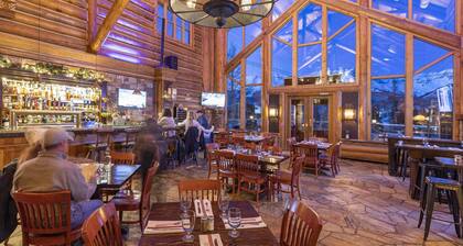 2 BR Condominium - Luxury Skiin and out (rare to find)