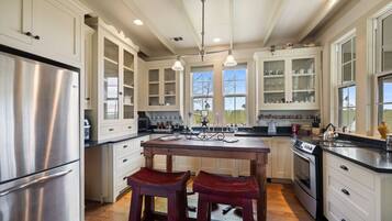 Frigorifero, microonde, forno, lavastoviglie