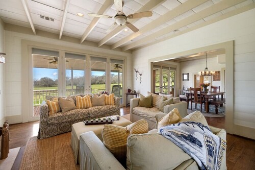 Cozy Ranch Home minutes from Brenham, Bellville, Round Top!