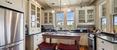 Køleskab, mikrobølgeovn, ovn, opvaskemaskine