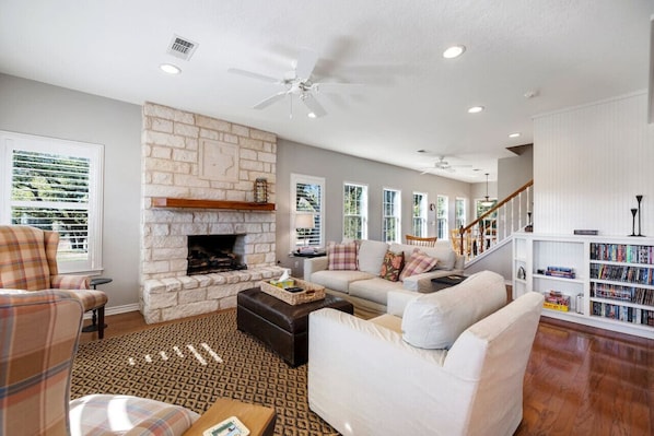 TV, fireplace