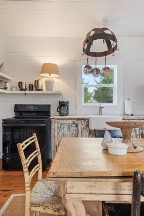 Fridge, microwave, oven, coffee/tea maker