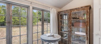 Rustic Charm in our Quaint Round Top Farmhouse!