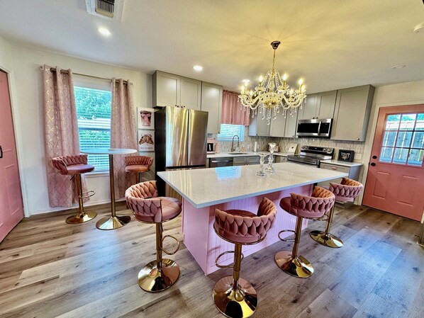 Fridge, microwave, oven, stovetop - Celebrate in Style at the Tickled Pink House LESS THAN A MILE from MAIN. (Fredericksburg)