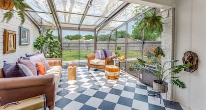 Cozy Designer Family Home Arcade, Park, Tennis, Trails, Pickleball and King bed