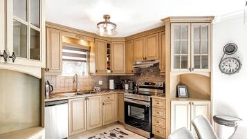 Micro-ondes, four, plaque de cuisson, lave-vaisselle