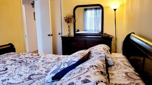 2 bedrooms, iron/ironing board, free WiFi, bed sheets - Unit upper duplex 
minimum reservation is one month !
maximum stay 4 persons  (Montréal)