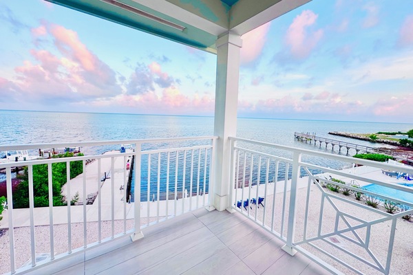 Welcome to the crown jewel! Choose the ocean view you never want to leave.