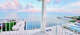 Unmatched Panoramic Oceanside Luxury, Gameroom & Boat Dockage: Paradise Palms