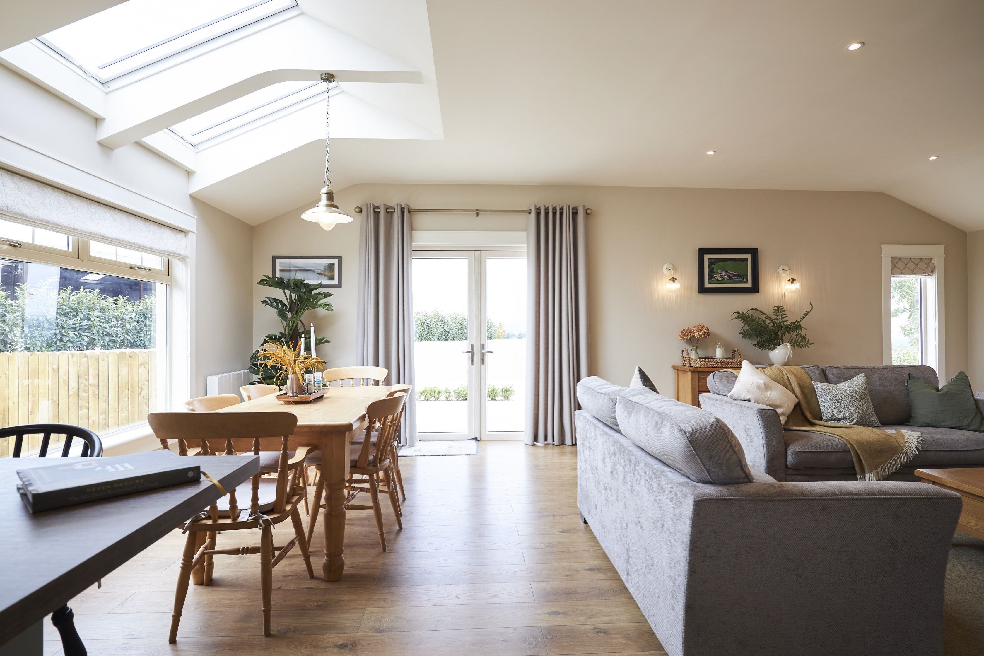 Smart TV, fireplace, DVD player, stereo