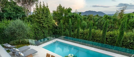 6 bedrooms
