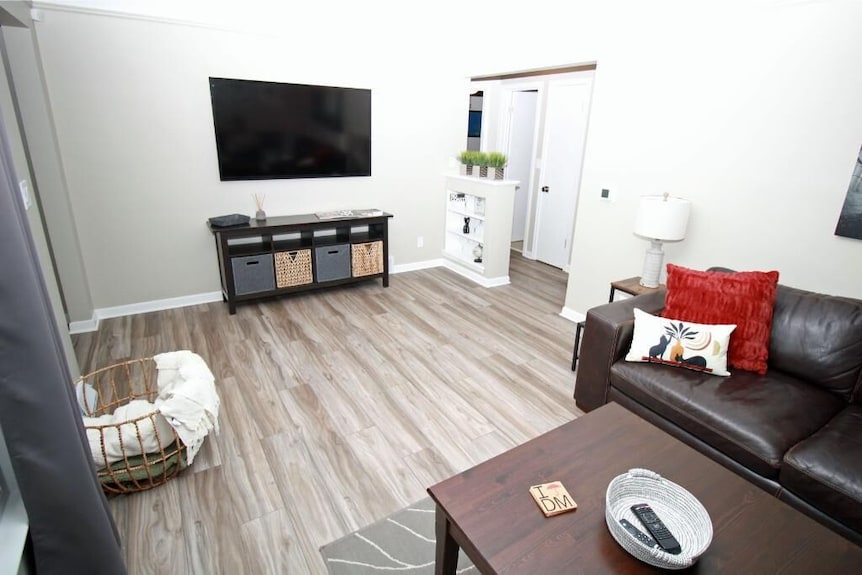 Stylish Stay Near Dwntwn + Airport - Ankeny, IA