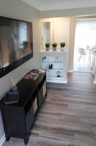 Stylish Stay Near Dwntwn + Airport