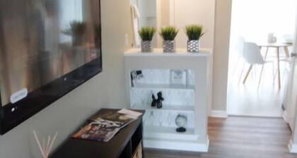 Stylish Stay Near Dwntwn + Airport