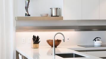 Refrigerador, horno, placa de cocina, lavavajillas