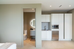 5 bedrooms, in-room safe, desk, iron/ironing board