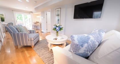 Beautiful 2 Bedroom Within Walking Distance of Newport's Finest!