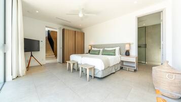 5 habitaciones, caja de seguridad en la habitación y escritorio