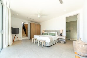 5 dormitoris, caixa forta a l'habitació i escriptori 