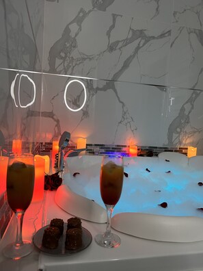 Dining - Luxueux Appartement Jacuzzi Proche de Paris (La Celle-Saint-Cloud)
