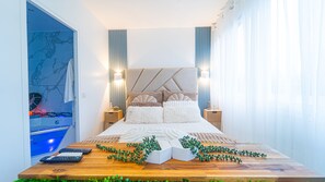 1 bedroom, iron/ironing board, travel cot, free WiFi - Luxueux Appartement Jacuzzi Proche de Paris (La Celle-Saint-Cloud)