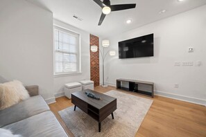 Smart TV - Unique 2BR Stay —City Views — Walk to BofA Stadium! (Charlotte)
