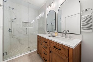 Hair dryer, towels - Unique 2BR Stay —City Views — Walk to BofA Stadium! (Charlotte)