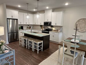 Cookware/dishes/utensils