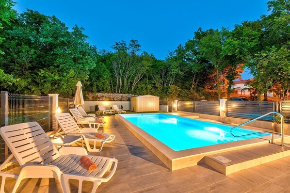 Pool - Holiday home with private pool, BBQ, WiFi (Grižane)