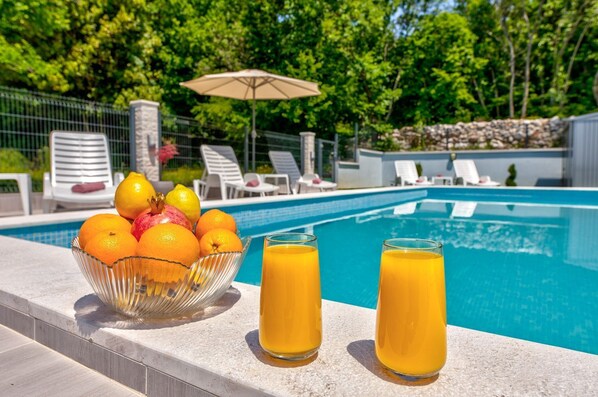 Pool - Holiday home with private pool, BBQ, WiFi (Grižane)