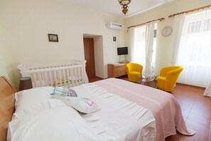 4 chambres, bureau, Wi-Fi gratuit, draps fournis