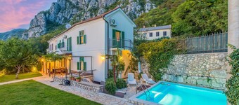 Holiday home between mountains and sea