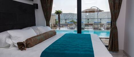 4 bedrooms, desk, free WiFi, bed sheets