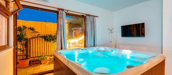 Holiday home with private pool, whirlpool, sea view