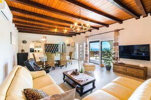 TV - Holiday home with private pool, whirlpool, sea view (Bribir)