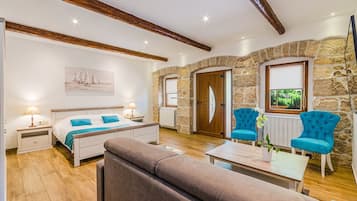 5 habitaciones, escritorio, wifi gratis y ropa de cama