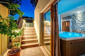 Outdoor spa tub - Holiday home with private pool, whirlpool, sea view (Bribir)