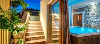 Holiday home with private pool, whirlpool, sea view