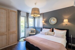 4 quartos, escrivaninha, Wi-Fi de cortesia, roupa de cama