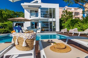 Pool - Beachfront Villa with Private Pool, Jacuzzi, Sea View (Dramalj)