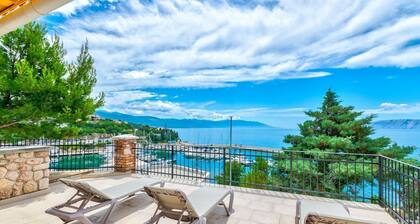 Luxusapartment mit Pool, Sauna, direkt am Meer