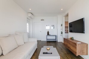 Living area - Luxury flat directly by the sea with pool, sauna, gym (Novi Vinodolski)