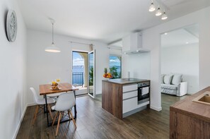 Interior - Luxury flat directly by the sea with pool, sauna, gym (Novi Vinodolski)