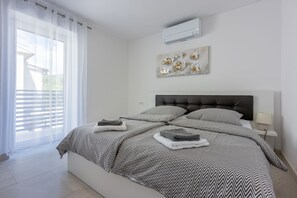 1 bedroom, desk, free WiFi, bed sheets