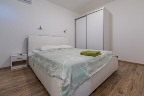 3 Schlafzimmer, Schreibtisch, kostenloses WLAN, Bettwäsche