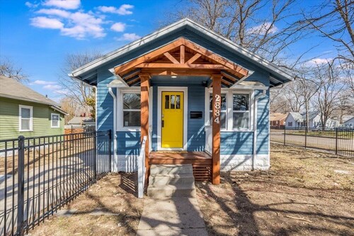 Walk to Wesley! Pet Friendly + Fully Fenced Lot