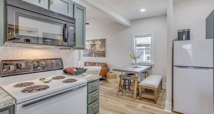 Walk to Wesley, Coffee Shops & Restaurants!