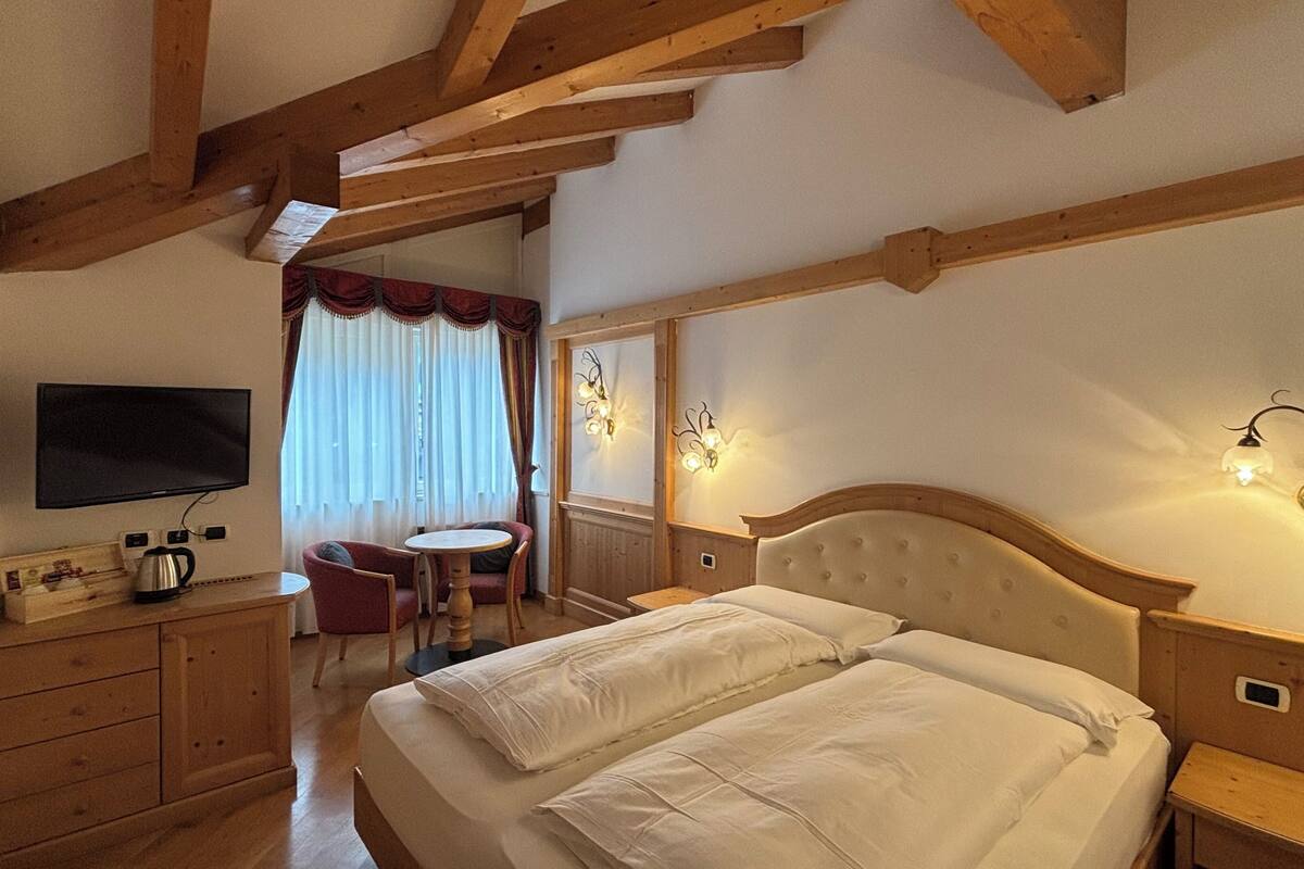 Superior Triple Room, Mountain View | 1 bedroom, hypo-allergenic bedding, down comforters, memory foam beds