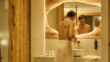 Studio Suite Deluxe, ban công, quang cảnh núi | Bộ đồ giường kháng dị ứng, chăn bông