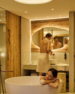 Deluxe Studio Suite, Balcony, Mountain View - Hotel Mirabello - Slow Hotel Benessere (Fiera di Primiero)